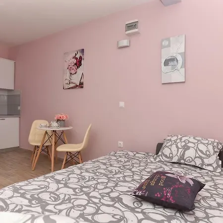 Studio Deluxe 3*