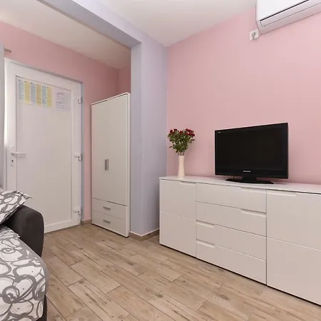 Studio Deluxe 3*