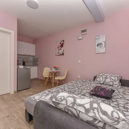 Studio Deluxe 3*